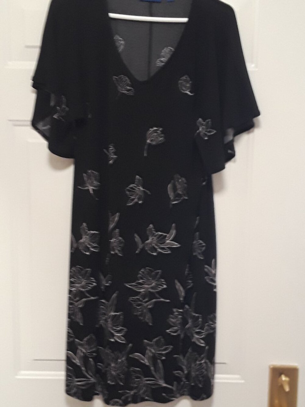 Apt. 9 Black Beige Floral and Leaf Knit Dress Size L Bell Sleeve Stretch Pull On
